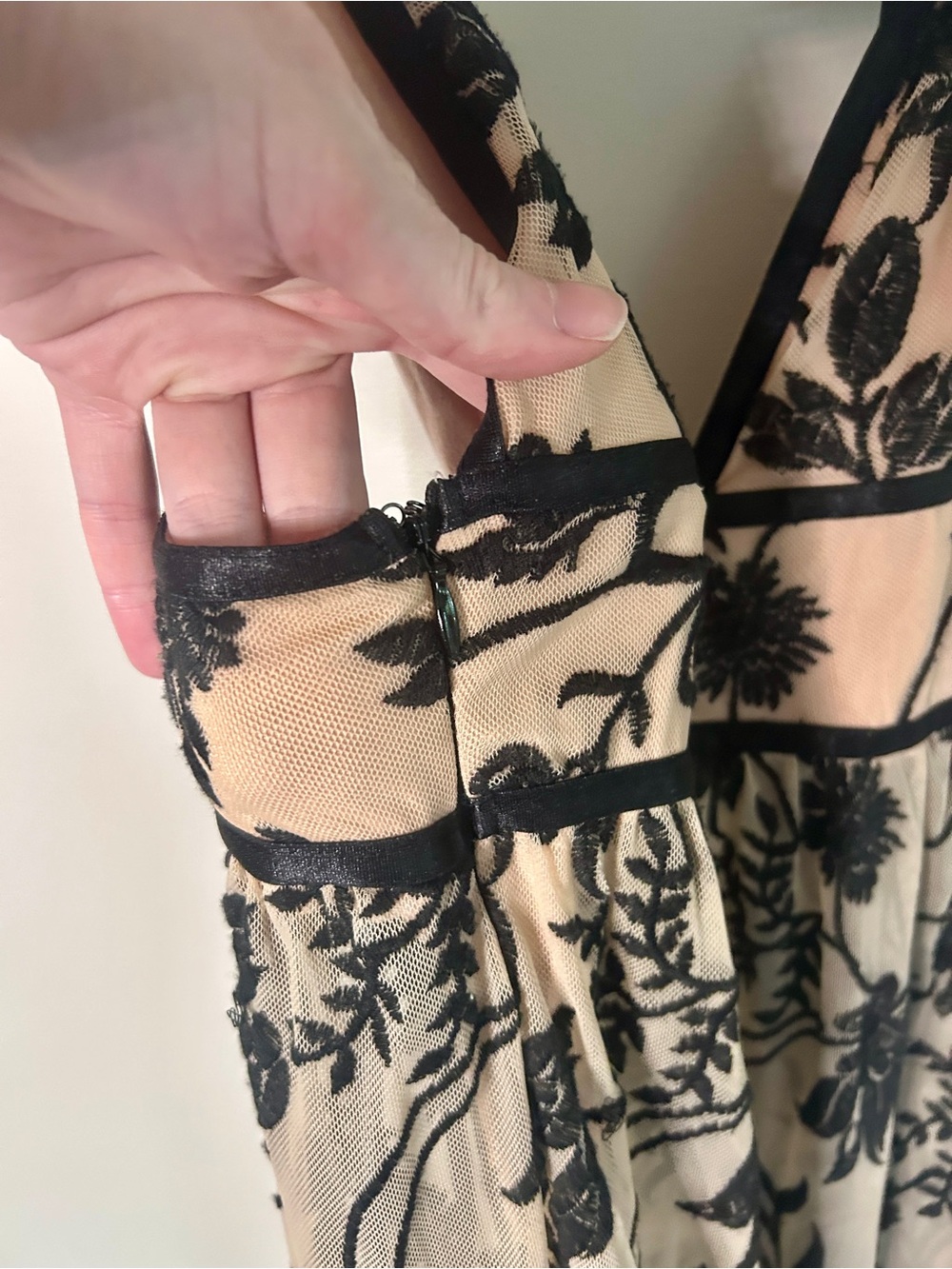 Somedays Lovin Plunge V Empire Black Embroidered Nude Mesh Strappy Maxi Dress L - Picture 6 of 13